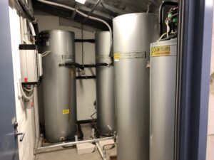 Four Quantum heat pumps supply hot water to 13 apartments